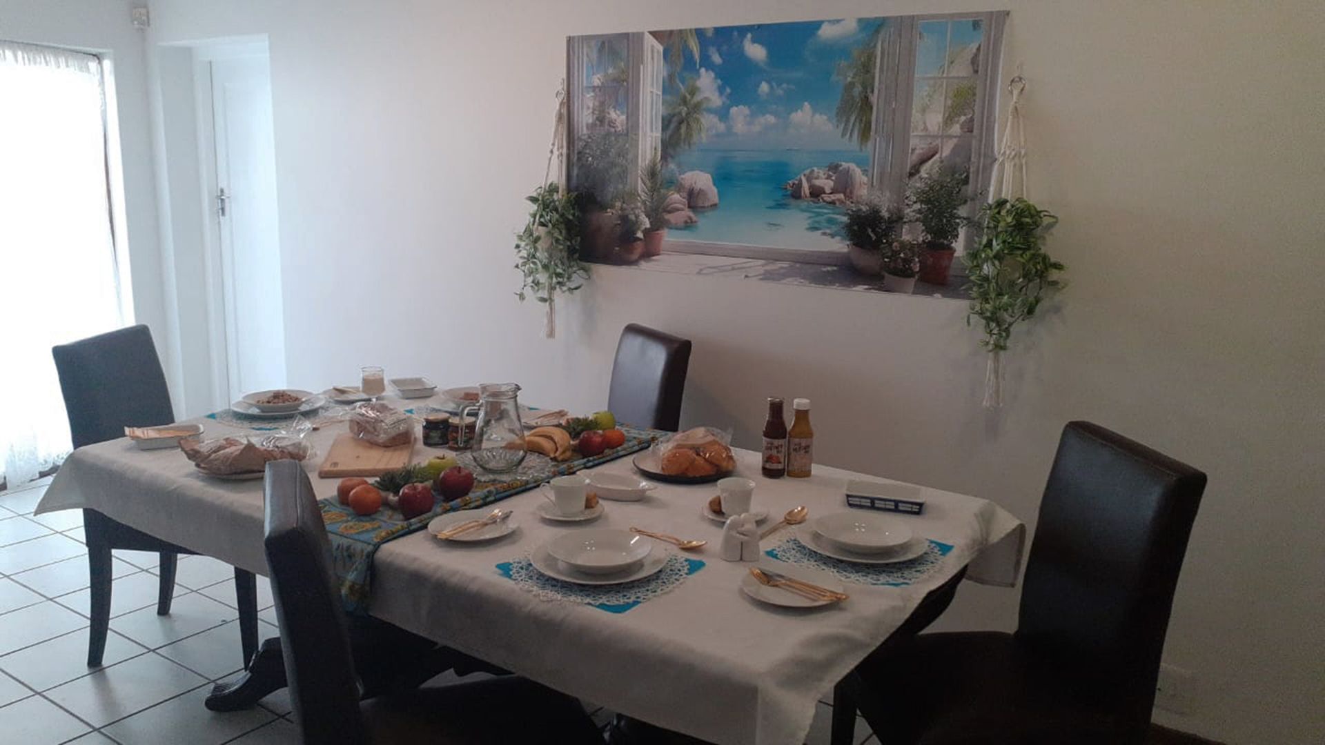 Cool Cat B&B Dining Room